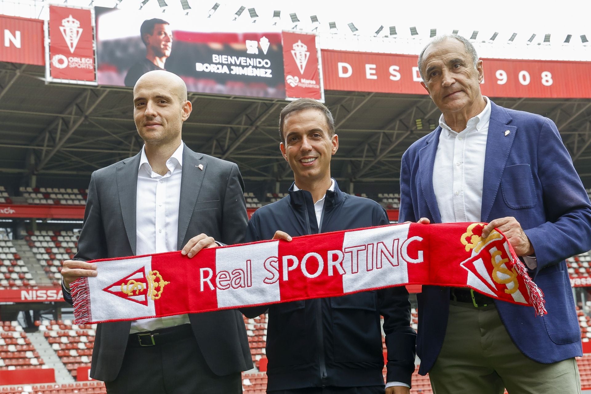 Así ha sido el primer día de Borja Jiménez, nuevo entrenador del Sporting de Gijón