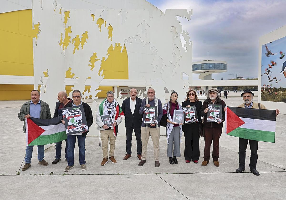 Representantes de algunos de los colectivos que participarán en la concentración del sábado.
