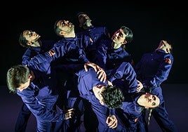 Led silhouette. 'Halley-16' es la obra que los navarros llevarán al Jovellanos el sábado 25, a las 20.30 horas.