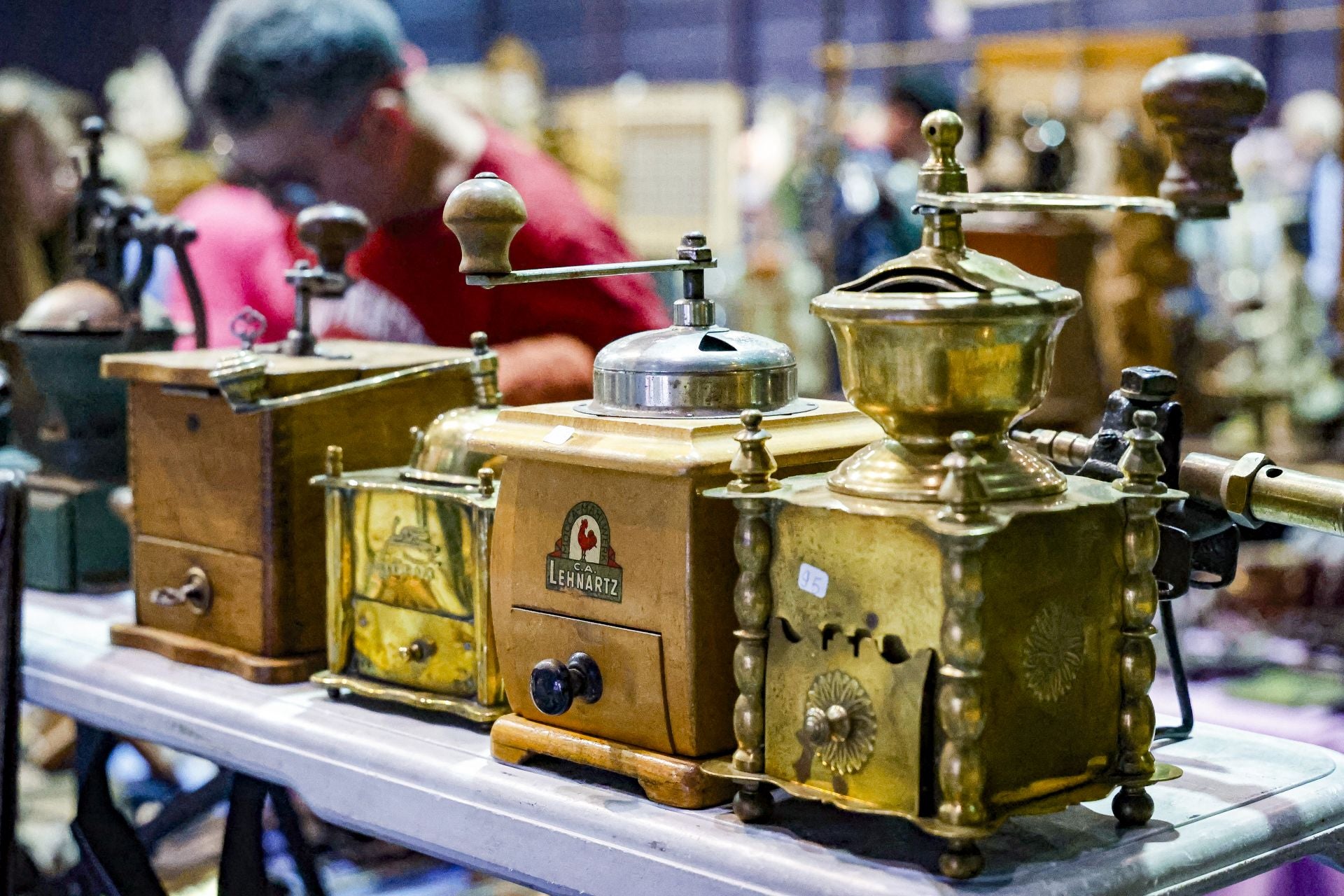 Los objetos más curiosos de la Feria del Desembalaje de Gijón