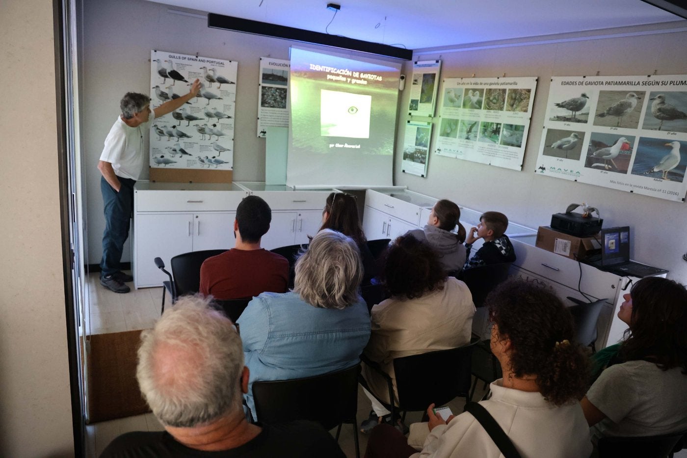 César Álvarez Laó, de Mavea, ofreció un taller sobre identificación de gaviotas.