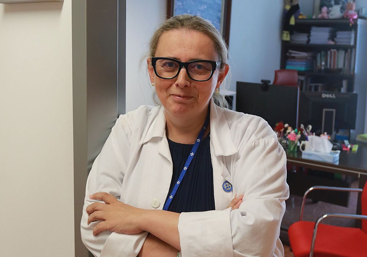 Isabel Prieto, a la puerta del despacho que ocupa desde hace dos años en Cabueñes.