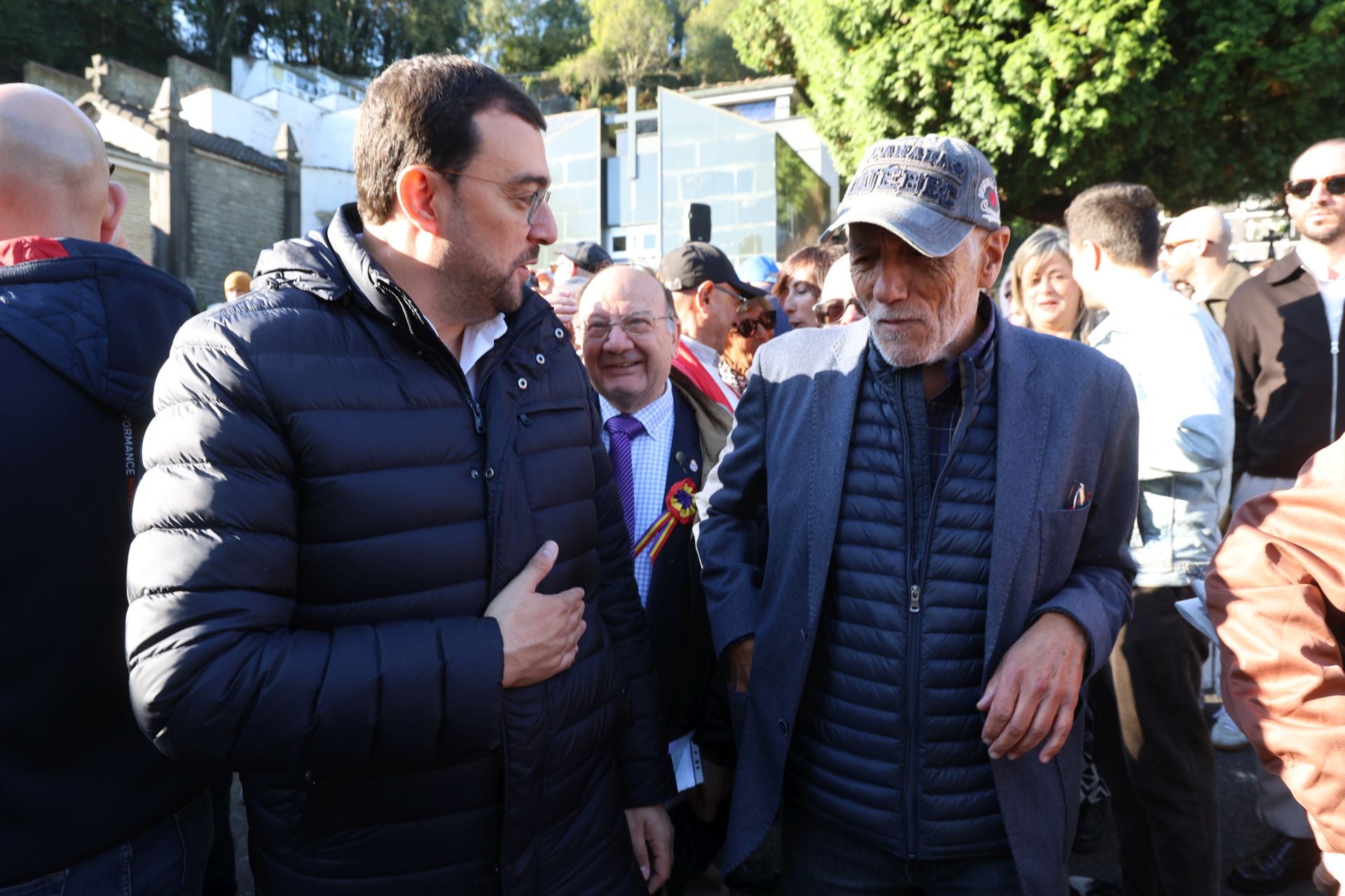 Emotivo homenaje a José Barreiro: «Cumplimos su deseo de regresar a Asturias»