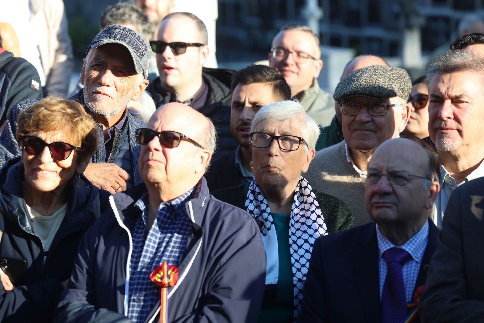Emotivo homenaje a José Barreiro: «Cumplimos su deseo de regresar a Asturias»