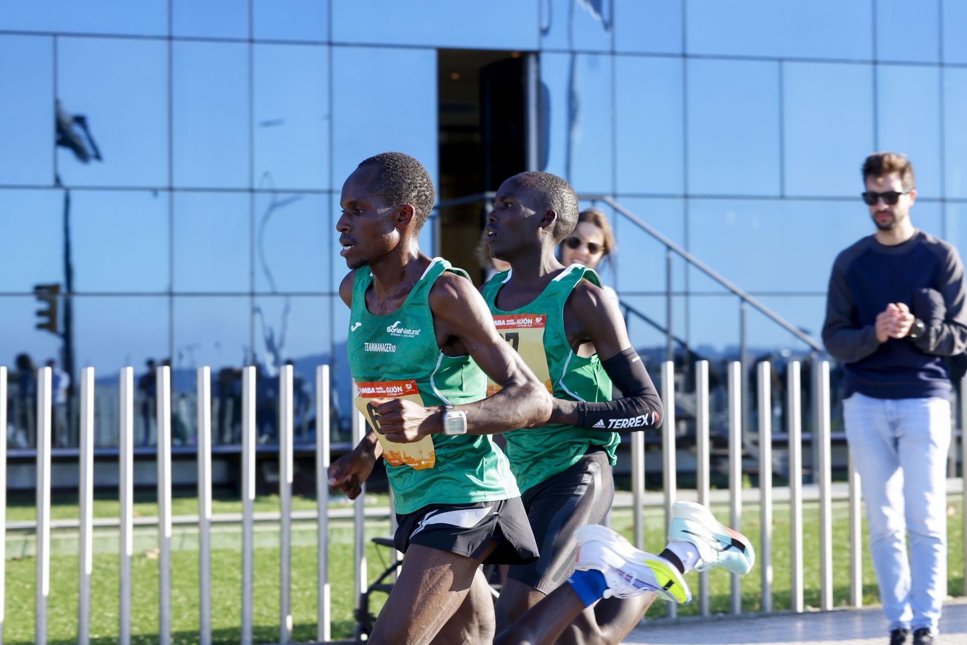 ¿Participaste en la Media Maratón de Gijón? ¡Búscate en las fotos! (1)