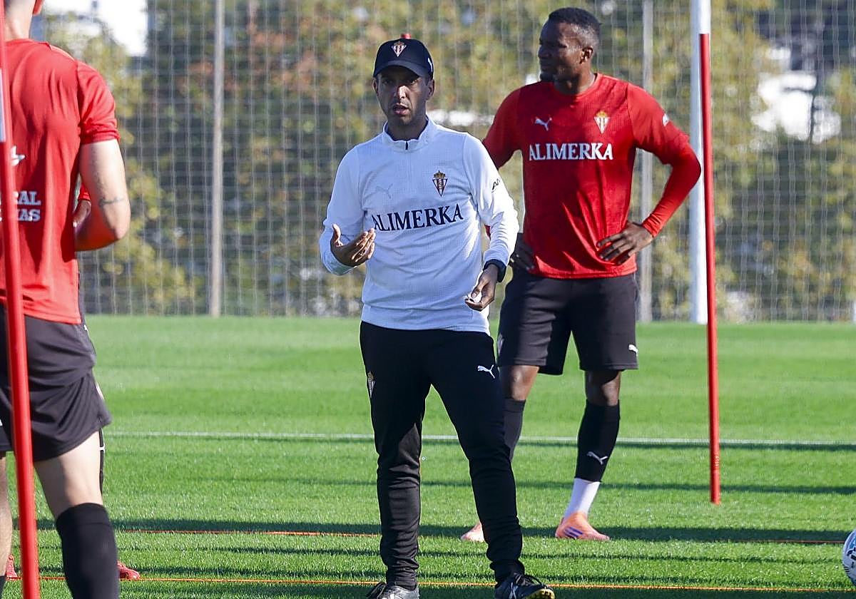 Borja Jiménez, en el entrenamiento del Sporting esta mañana.