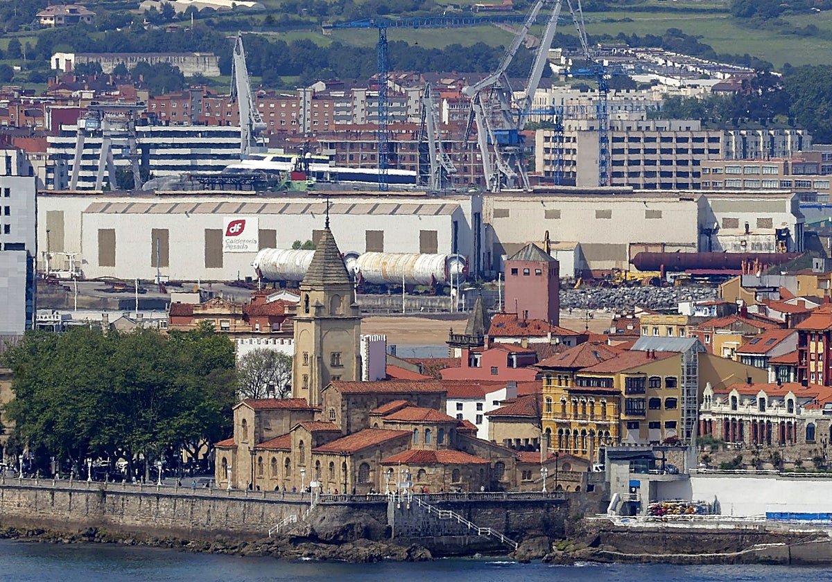 Las instalaciones de El Tallerón, tras la Iglesia de San Pedro.