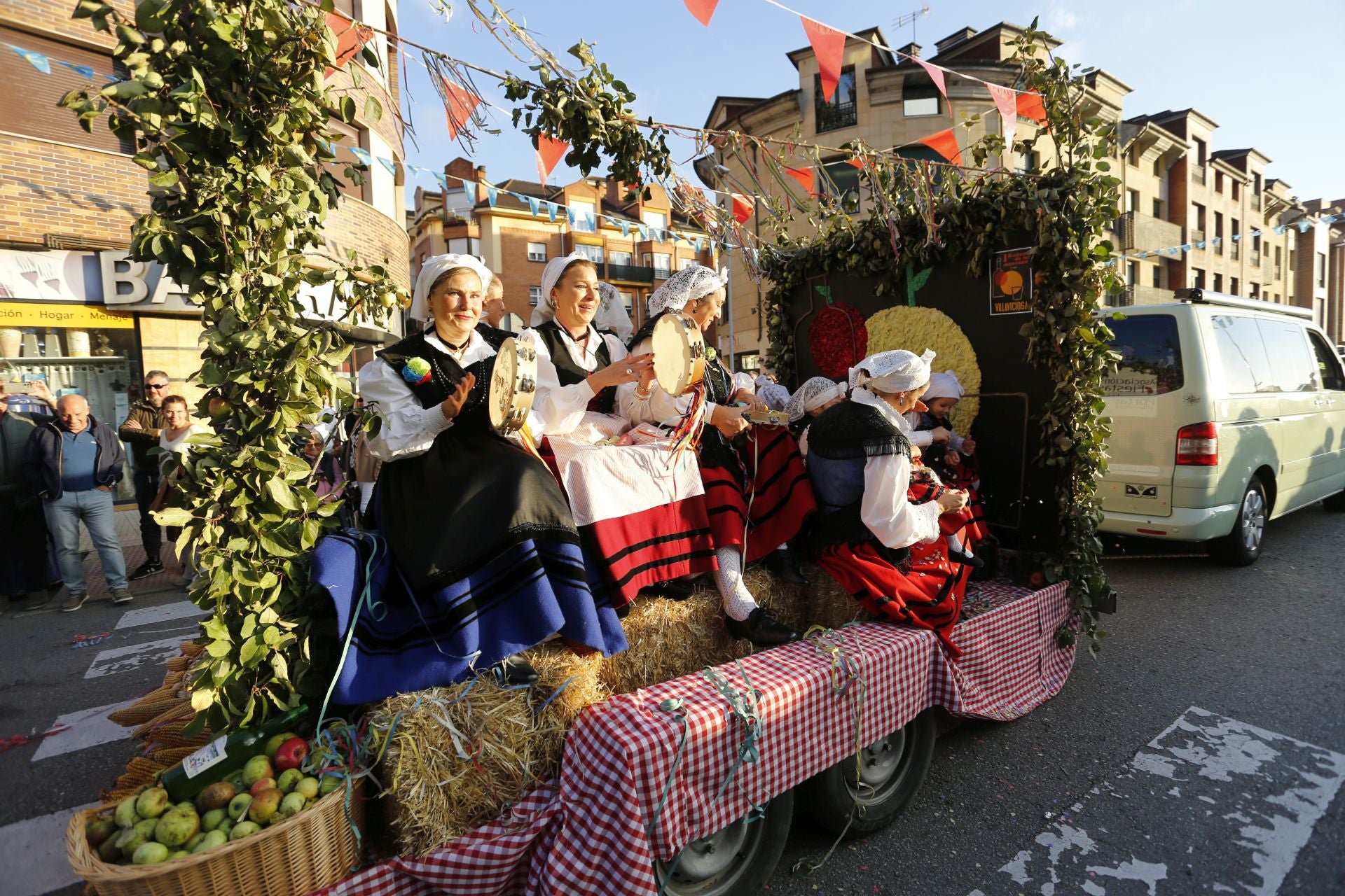 Estas son las carrozas que desfilaron en Villaviciosa