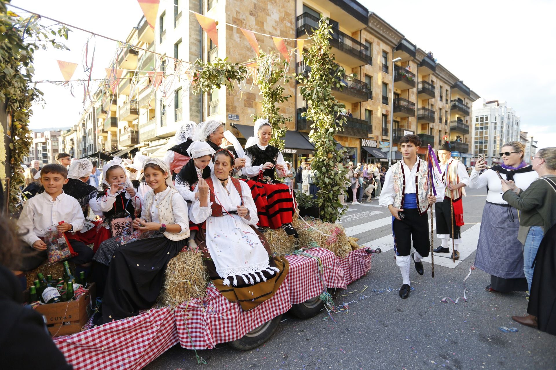 Estas son las carrozas que desfilaron en Villaviciosa