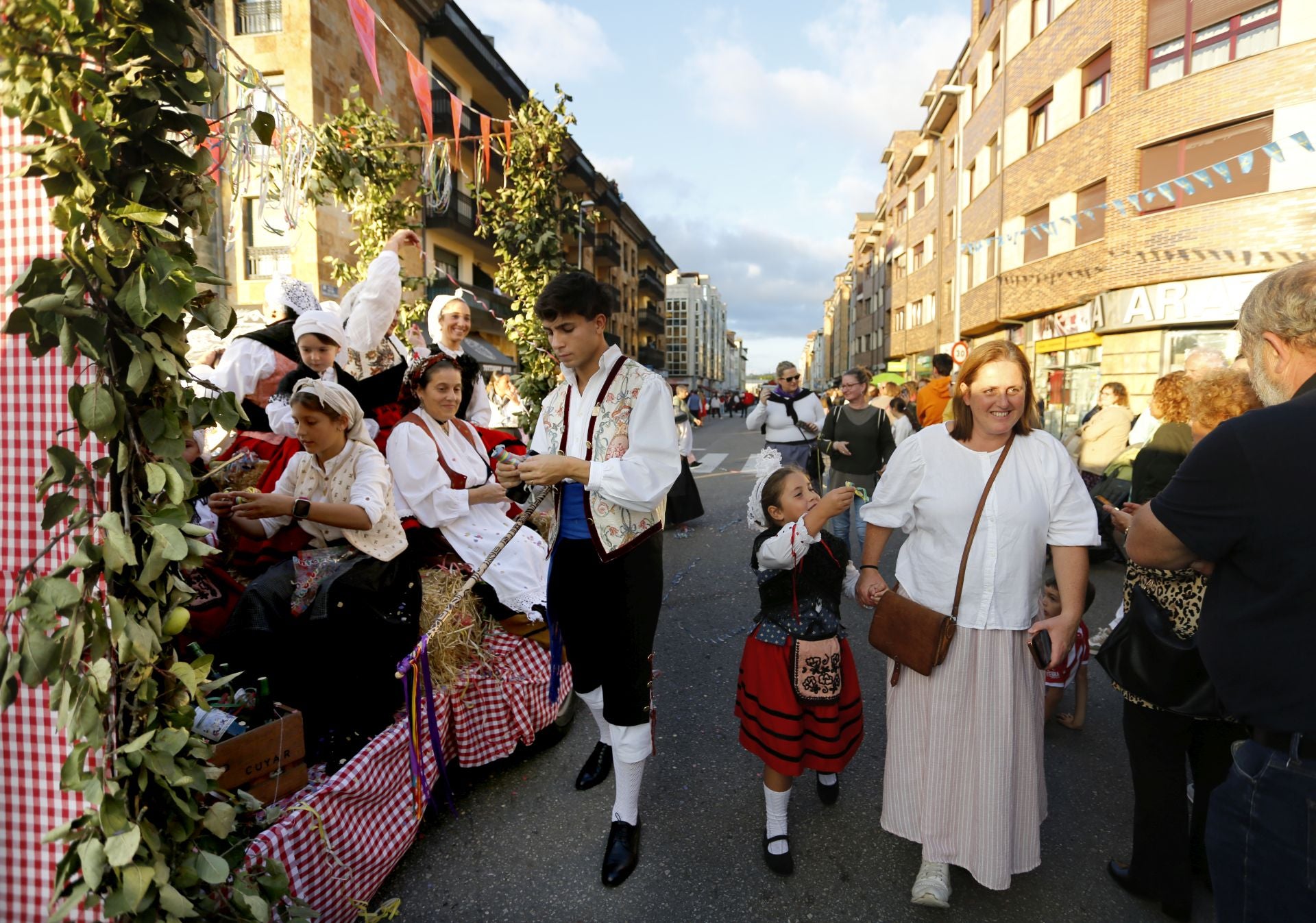Estas son las carrozas que desfilaron en Villaviciosa