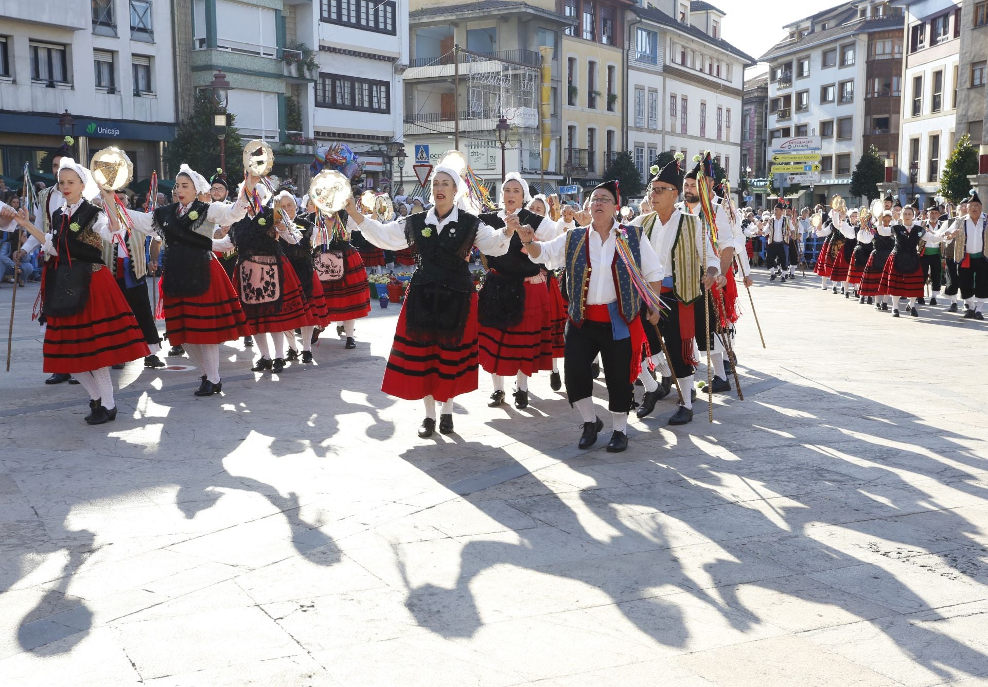 Estas son las carrozas que desfilaron en Villaviciosa