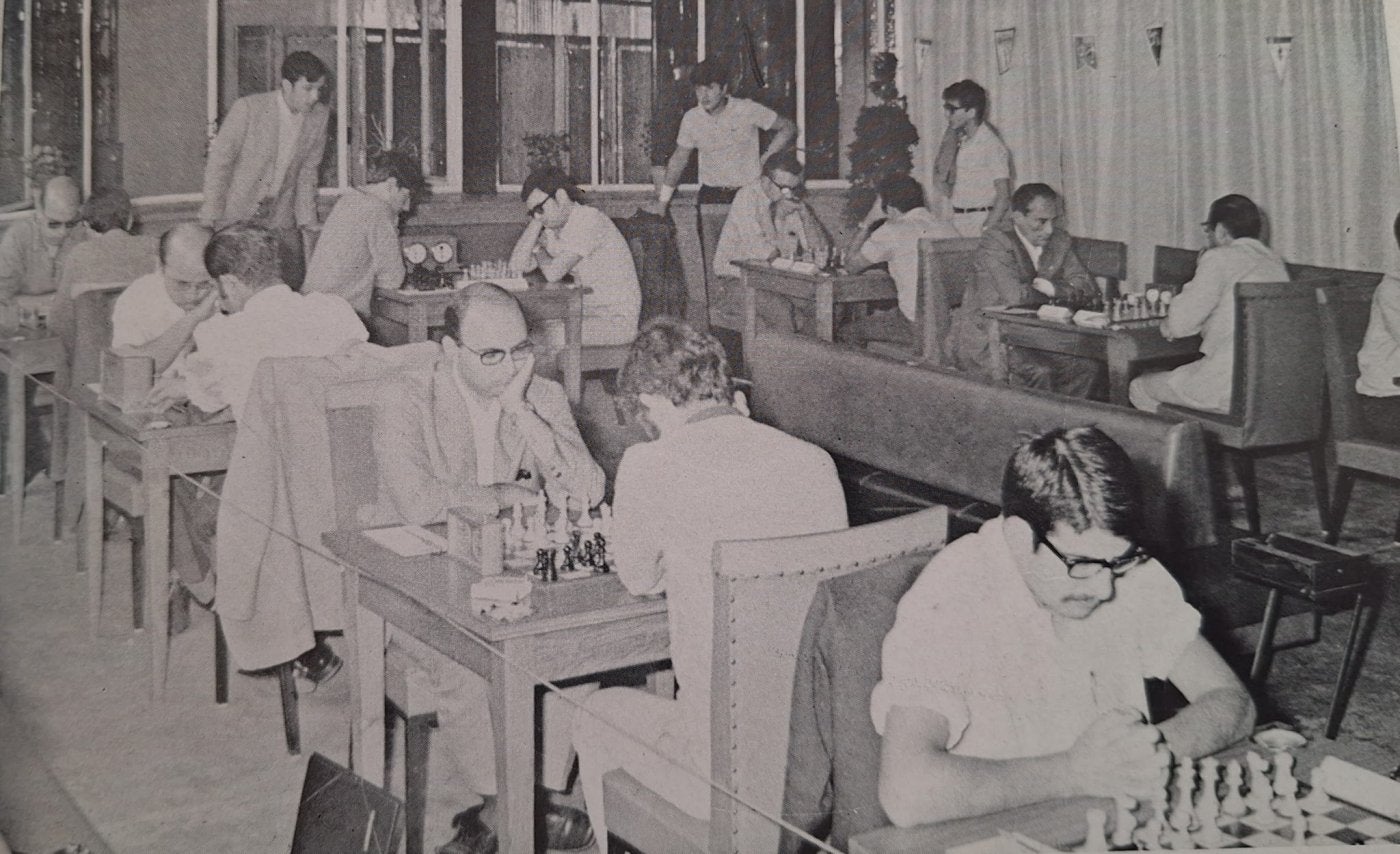 Aspecto que presentaba el Centro Sindical de Llaranes durante la celebración del XXXV Campeonato de España de Ajedrez disputado en 1970.