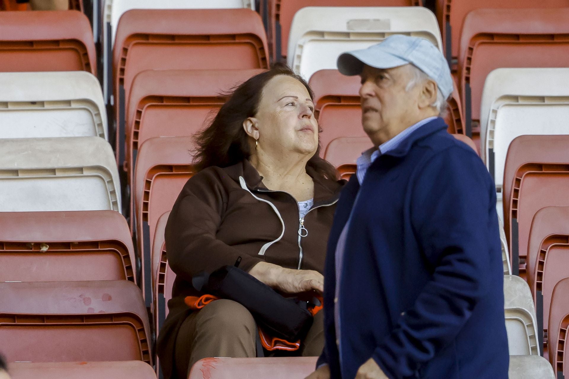 ¿Estuviste viendo el Sporting de Gijón - Racing de Santander? ¡Búscate en las fotos de El Molinón!