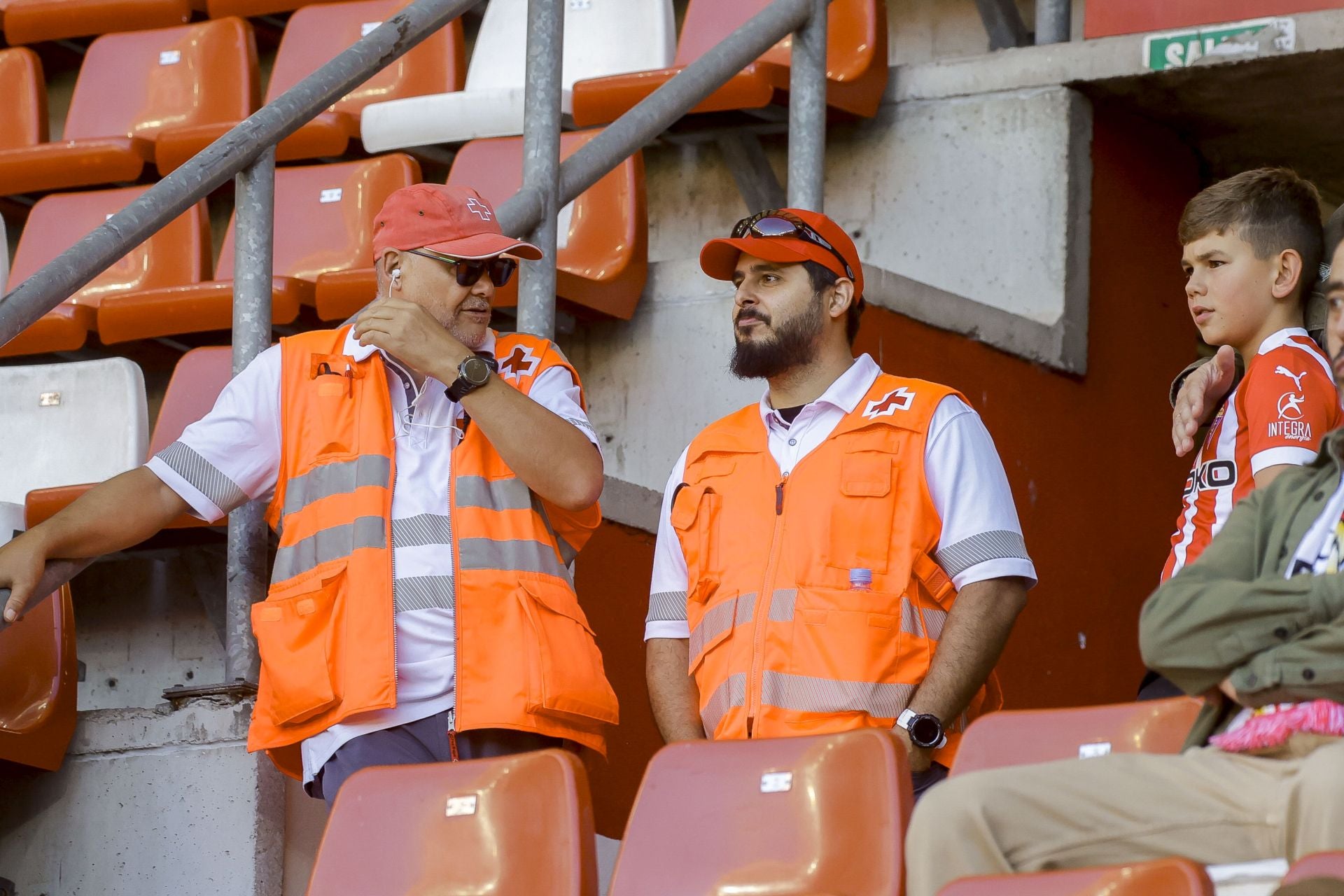 ¿Estuviste viendo el Sporting de Gijón - Racing de Santander? ¡Búscate en las fotos de El Molinón!