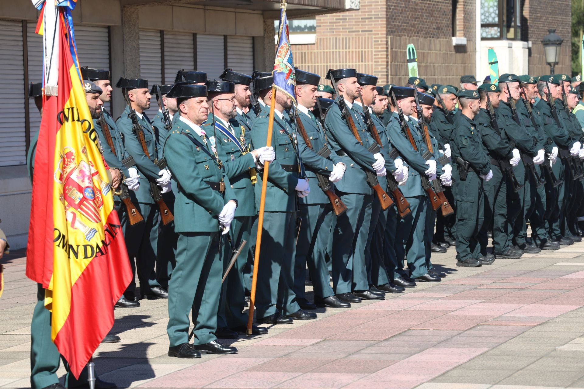 Un día para hacer balance y celebrar: las imágenes del Día del Pilar en Oviedo
