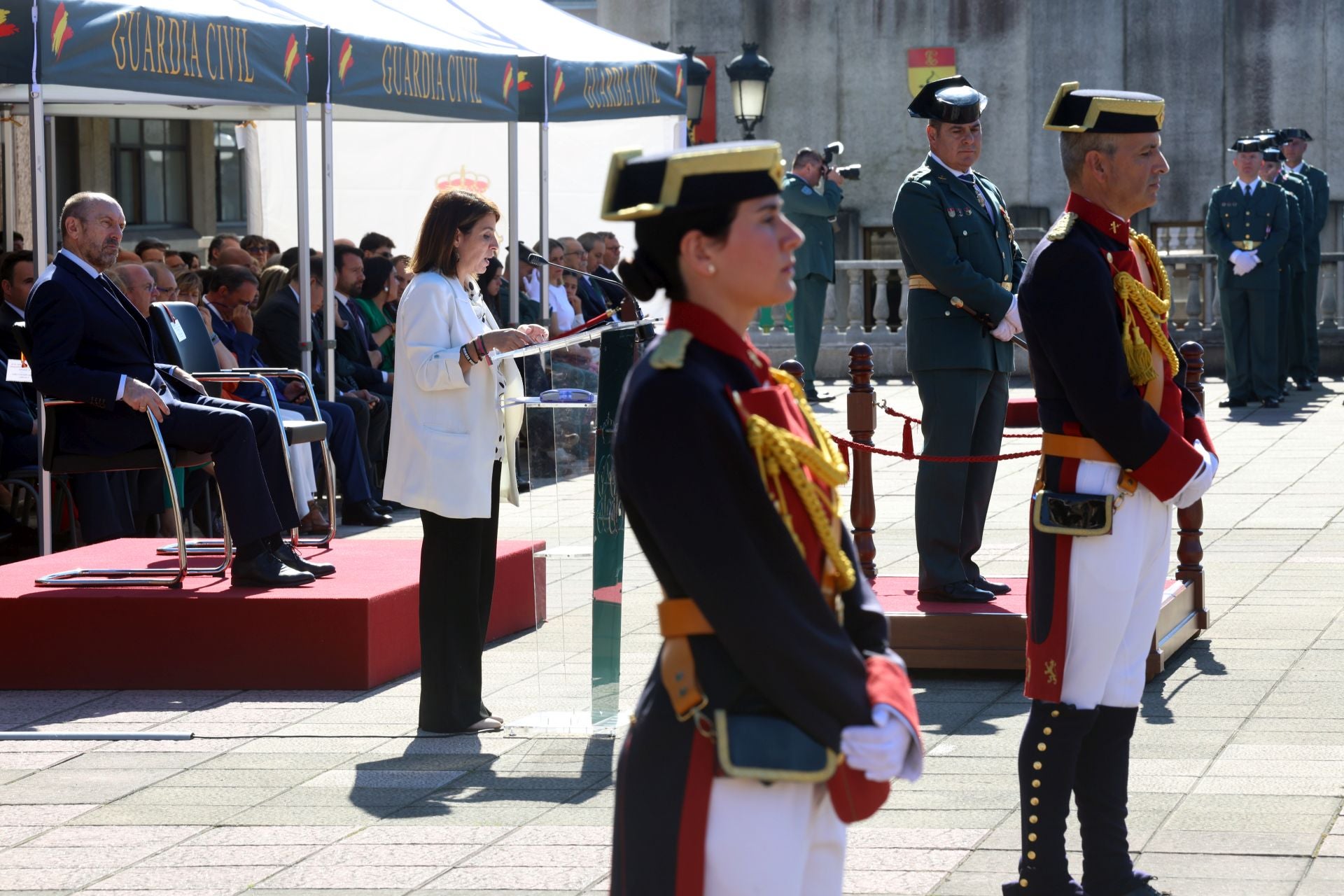 Un día para hacer balance y celebrar: las imágenes del Día del Pilar en Oviedo