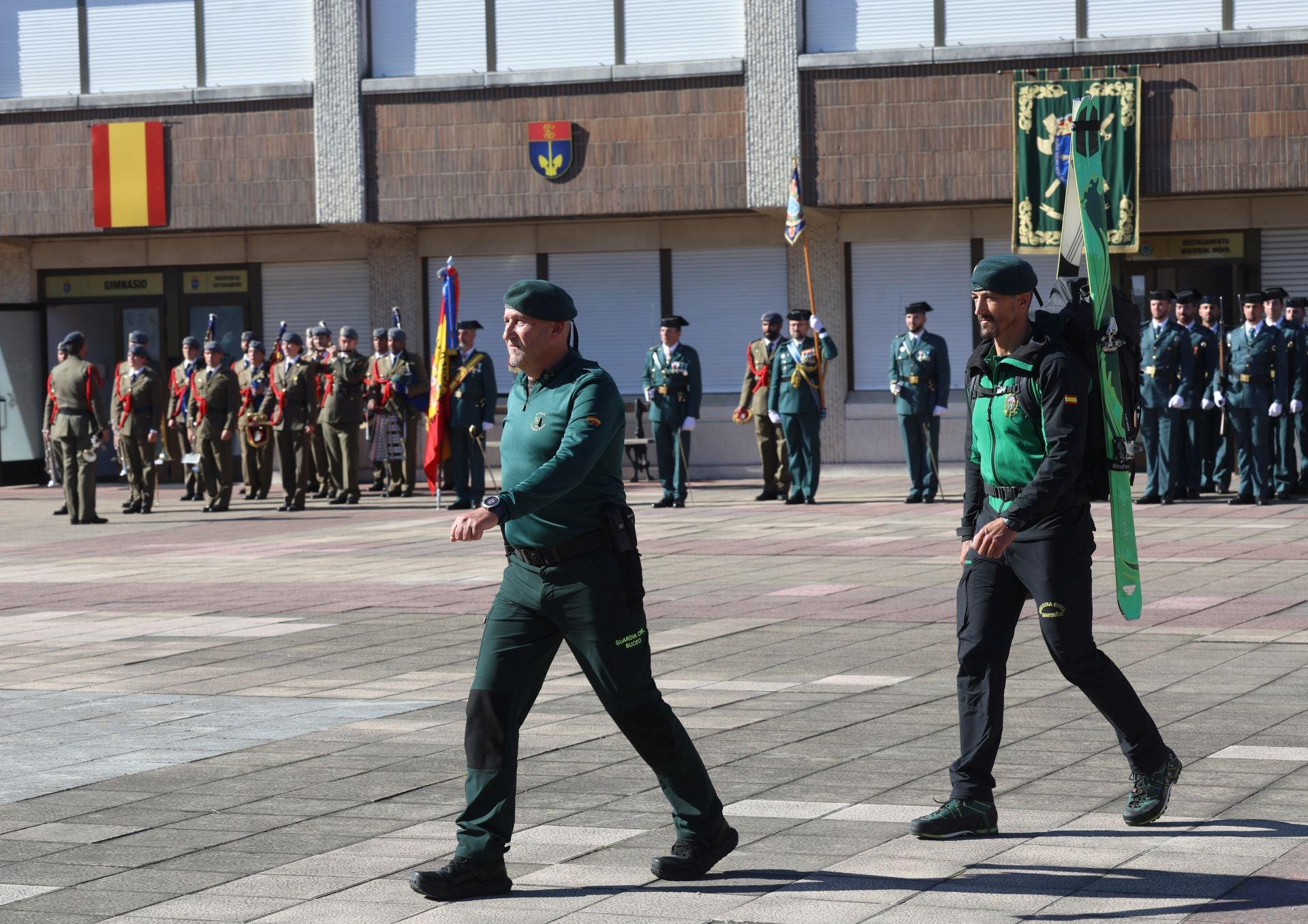 Un día para hacer balance y celebrar: las imágenes del Día del Pilar en Oviedo
