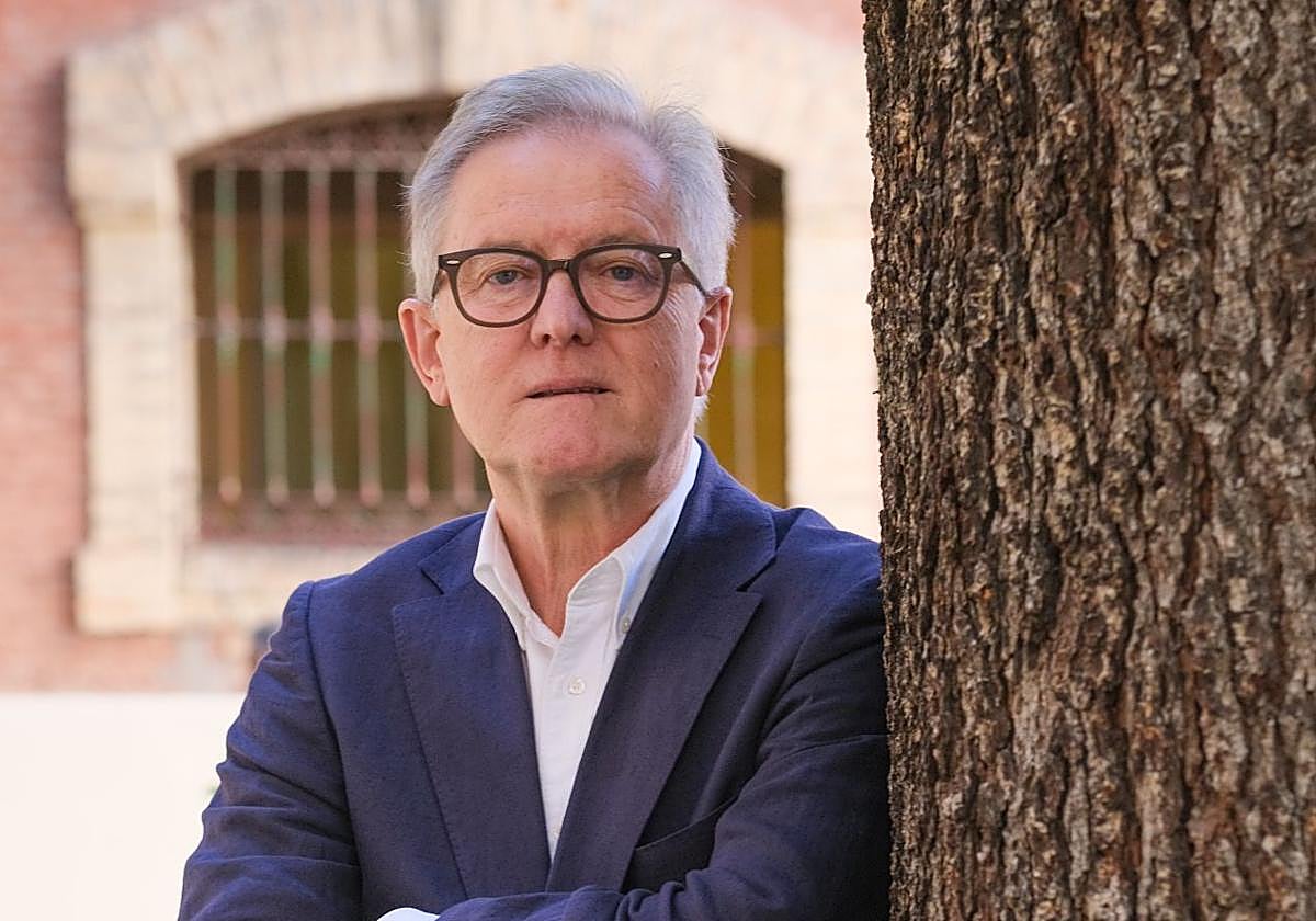 José Luis Huerta, en los jardines de una universidad madrileña.