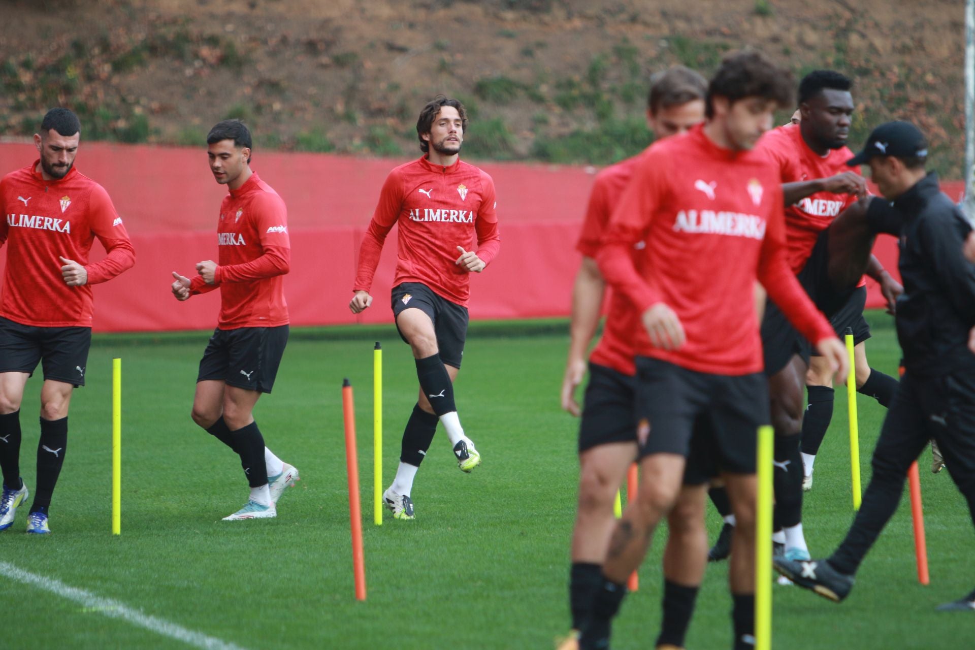 La resaca del Sporting de Gijón-Racing de Santander: así fue el entrenamiento el día después
