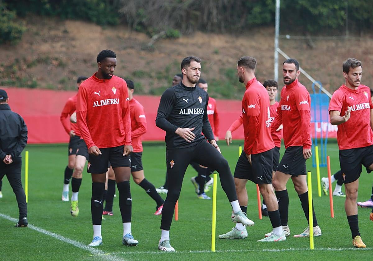 La resaca del Sporting de Gijón-Racing de Santander: así fue el entrenamiento el día después
