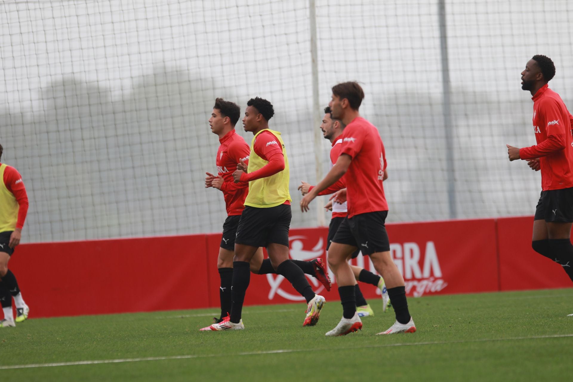 La resaca del Sporting de Gijón-Racing de Santander: así fue el entrenamiento el día después