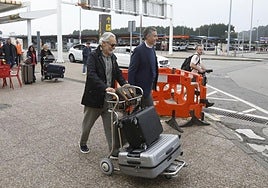 Jesús Martínez, a su llegada al aeropuerto de Asturias