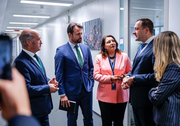 Álvaro Queipo alerta en Bruselas de los riesgos para Asturias de la nueva PAC y de la protección del lobo
