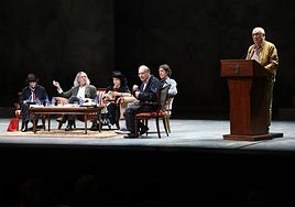 Ángeles Mora, Fernando Beltrán, Aurora Luque, José Luis García Martín y Benjamín Prado, ayer en el recital del Teatro Campoamor.
