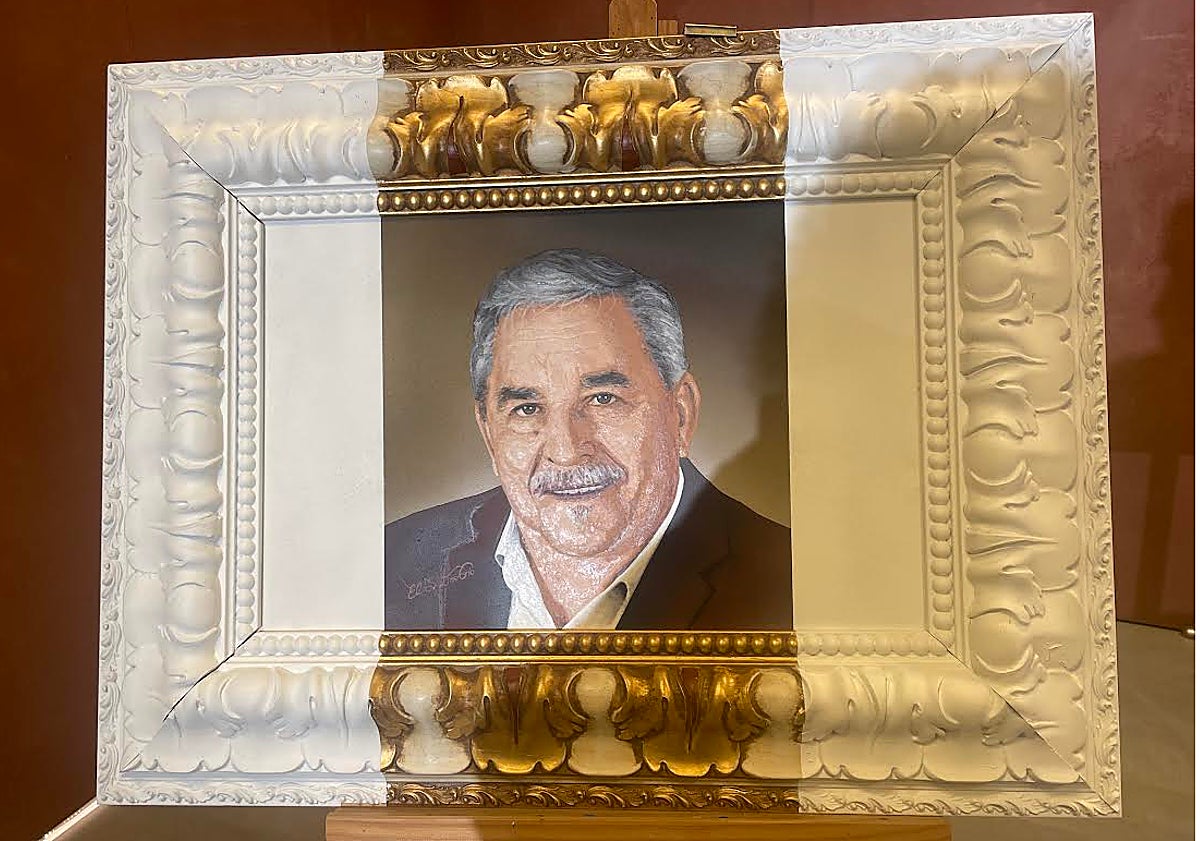 Imagen principal - Mieres recuerda a sus últimos cuatro alcaldes: «Construyeron nuestro futuro»