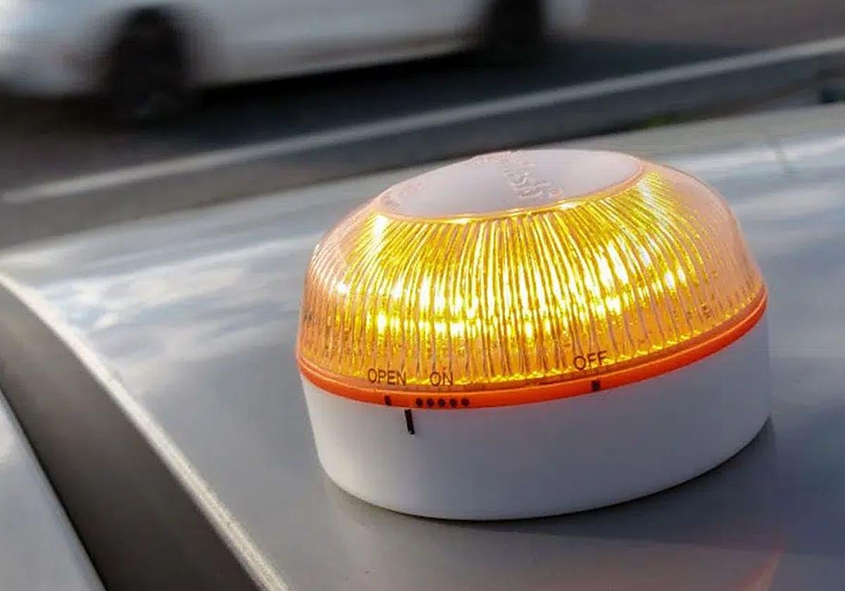 Baliza V16: ¿qué vehículos deben llevarla y qué multas te pueden poner por no usarla?