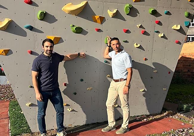 Los investigadores Miguel Ángel Rodríguez y Hugo Olmedillas.