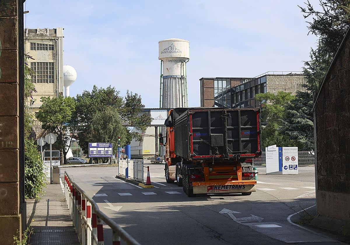 Entrada a las instalaciones de Saint-Gobain en La Maruca.