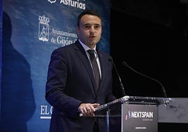 El consejero de Hacienda, Guillermo Peláez, interviniendo.