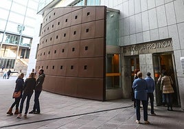 Entrada a la Audiencia Provincial.