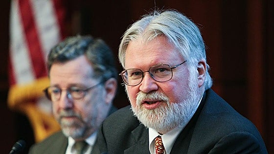 «Veo riesgos para la democracia por todas partes»