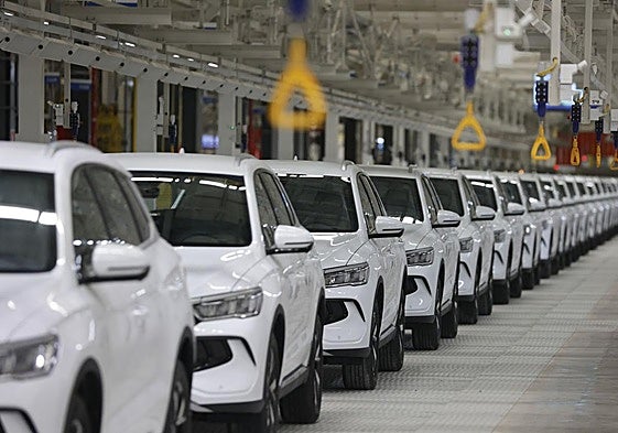 Vehículos en la fábrica de la empresa china Build Your Dreams (BYD) de Camaçari, en Brasil.