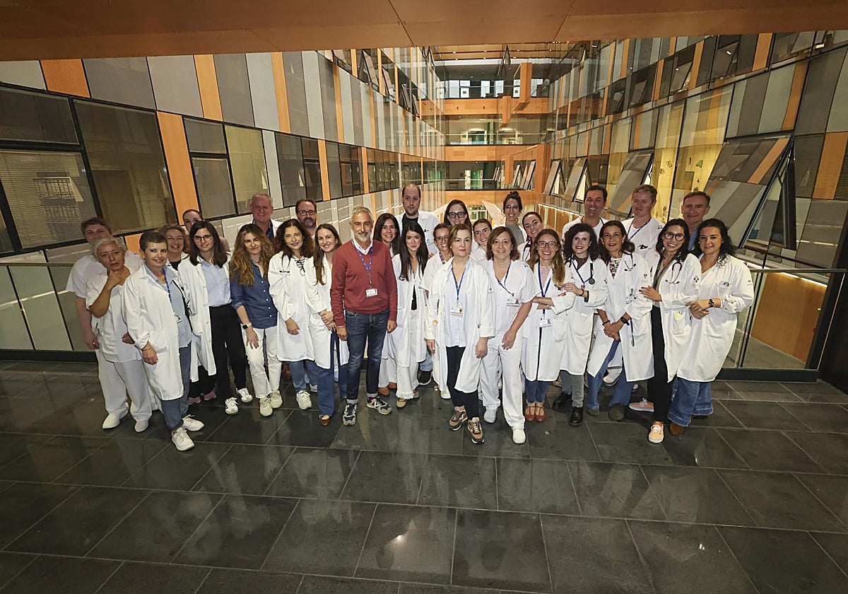 Una parte de los profesionales que conforman el servicio de Nefrología del HUCA, que celebra su 50 aniversario.