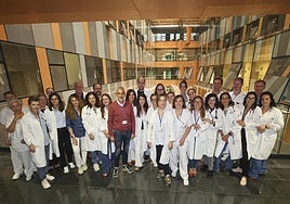 Una parte de los profesionales que conforman el servicio de Nefrología del HUCA, que celebra su 50 aniversario.