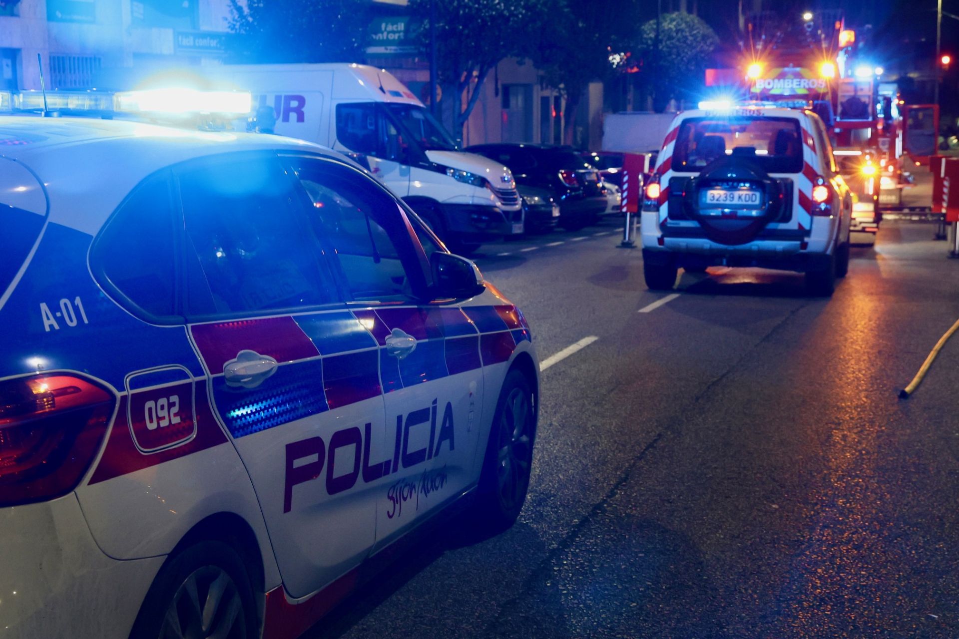 Un incendio en Gijón acaba con una mujer ingresada por inhalación de humo