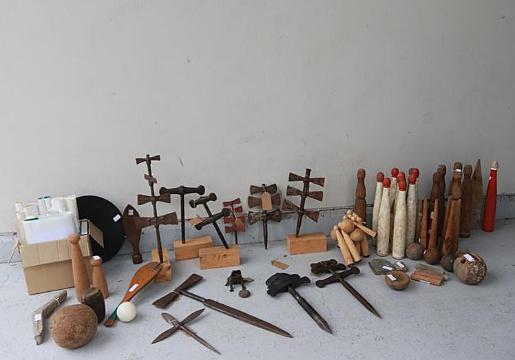 Objetos de la colección de juegos y deportes tradicionales de Asturias de Gerardo Ruiz.