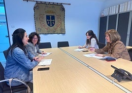 Las ediles de Igualdad María Dolores Fernández, de Illas; Lucía Fernández, de Avilés; Lidia Fernández, de Gozón; y Mar García, de Corvera.