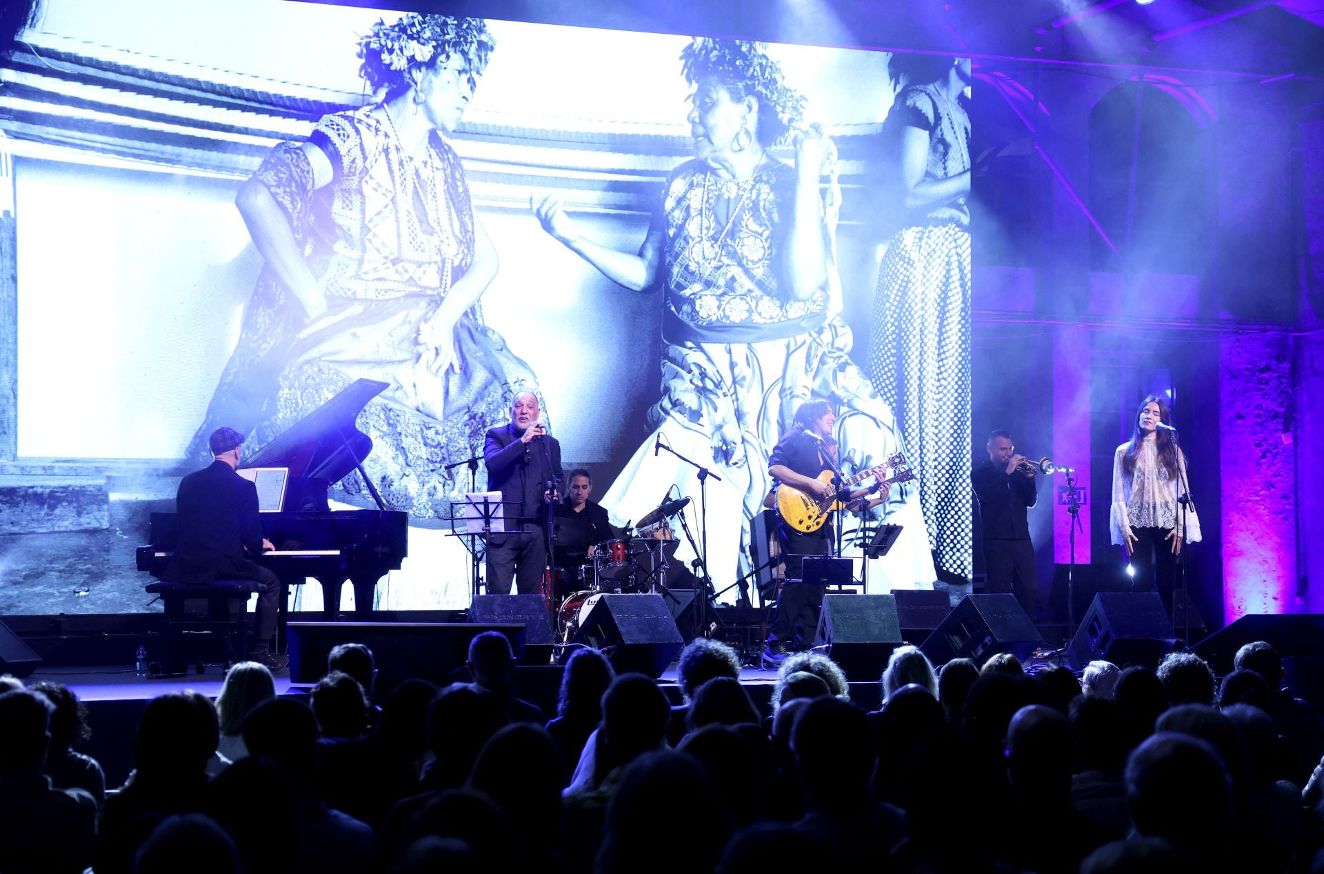 La Fábrica de Armas de la Vega echa a andar con las fotografías de Graciela Iturbide