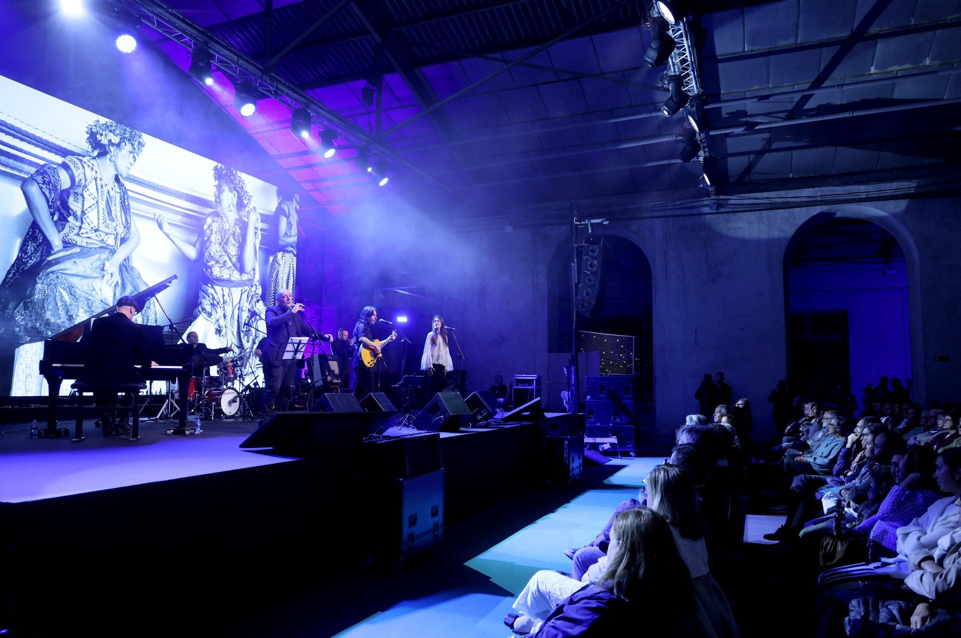 La Fábrica de Armas de la Vega echa a andar con las fotografías de Graciela Iturbide