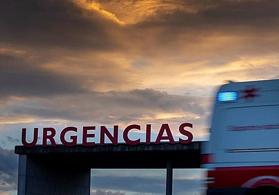 Un hombre de 71 años, herido grave al volcar su todoterreno en una pista forestal de Aller