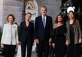 La Reina emérita, doña Sofía; el Rey Felipe VI, la Reina Letizia, la Princesa Leonor y la Infanta Sofía, en los Premios Princesa de Asturias 2024.
