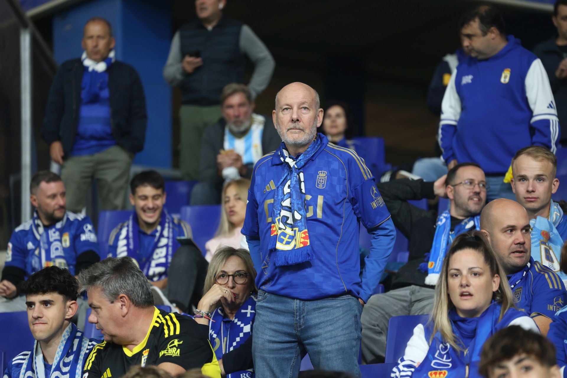 ¿Estuviste en el Real Oviedo - Espanyol? ¡Búscate entre las imágenes!