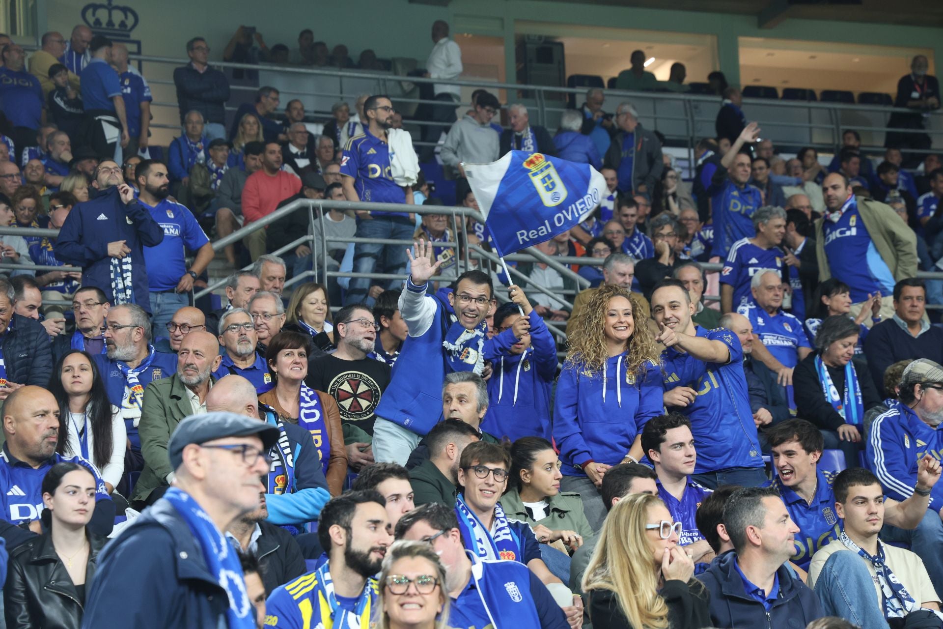 ¿Estuviste en el Real Oviedo - Espanyol? ¡Búscate entre las imágenes!