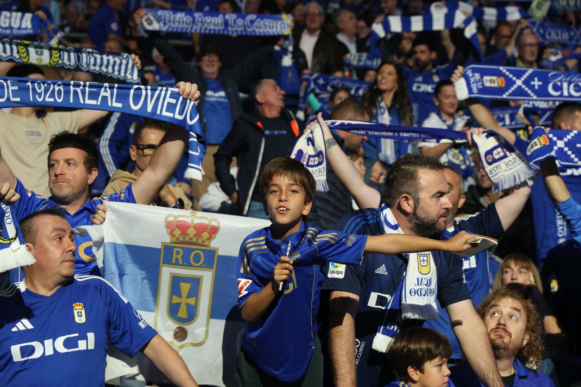 ¿Estuviste en el Real Oviedo - Espanyol? ¡Búscate entre las imágenes!
