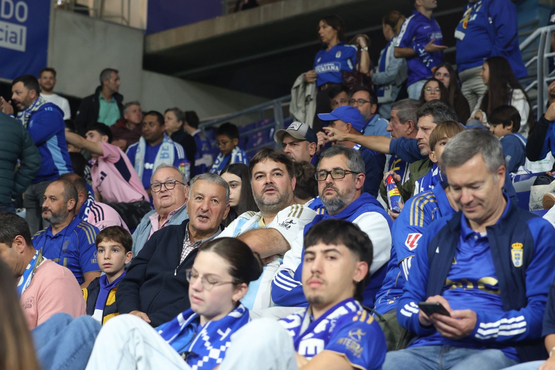 ¿Estuviste en el Real Oviedo - Espanyol? ¡Búscate entre las imágenes!