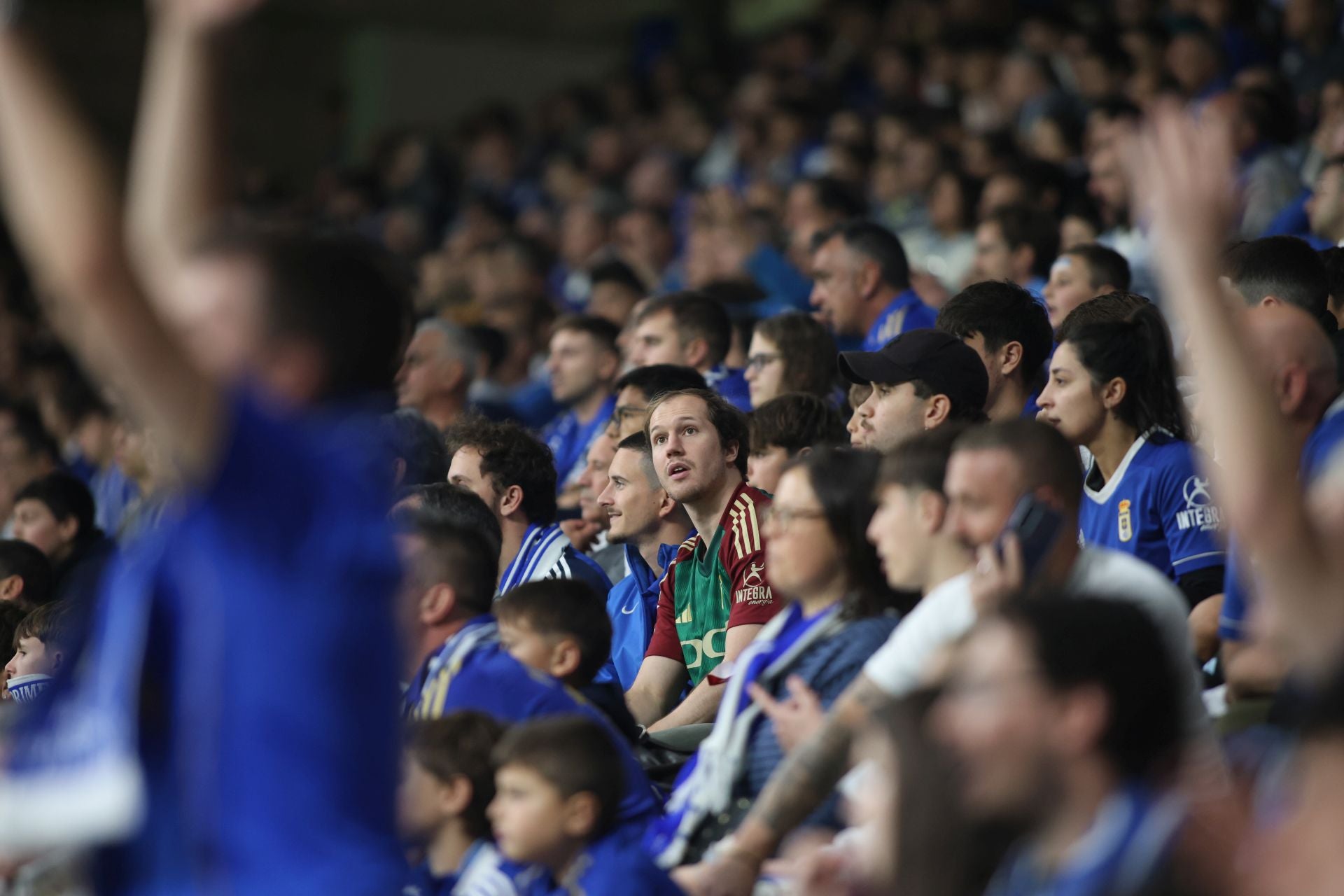 ¿Estuviste en el Real Oviedo - Espanyol? ¡Búscate entre las imágenes!